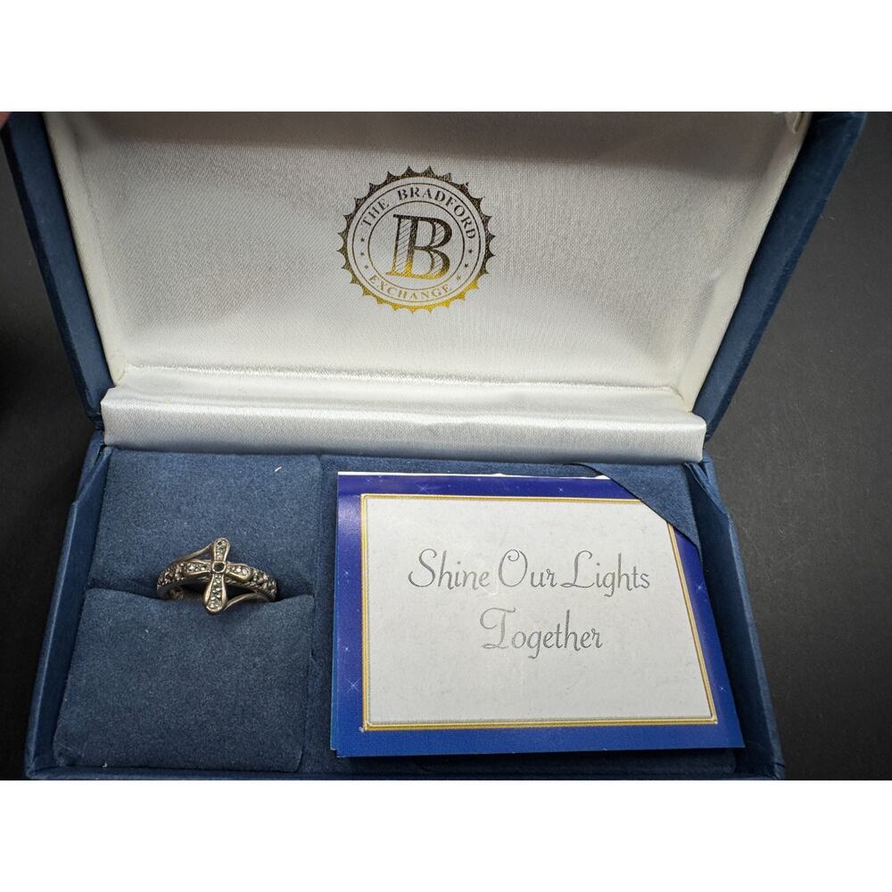 Bradford Exchange BGE Ring Silver Tone Blue Sapphire Cross Ring Sz 4.5 w/ Case